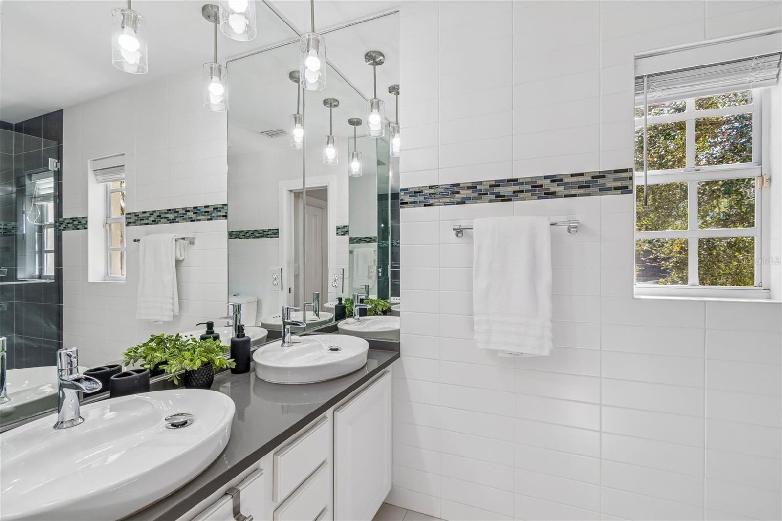 Image 28 of 43 For 1013 Horatio Street A