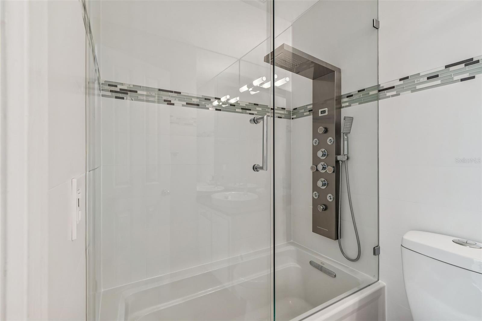 Image 37 of 43 For 1013 Horatio Street A