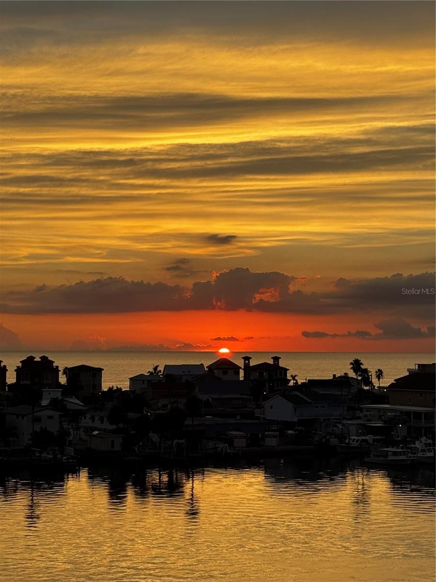 Image 42 of 44 For 17745 Gulf Boulevard 604