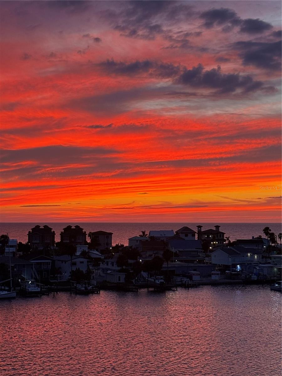 Image 43 of 44 For 17745 Gulf Boulevard 604