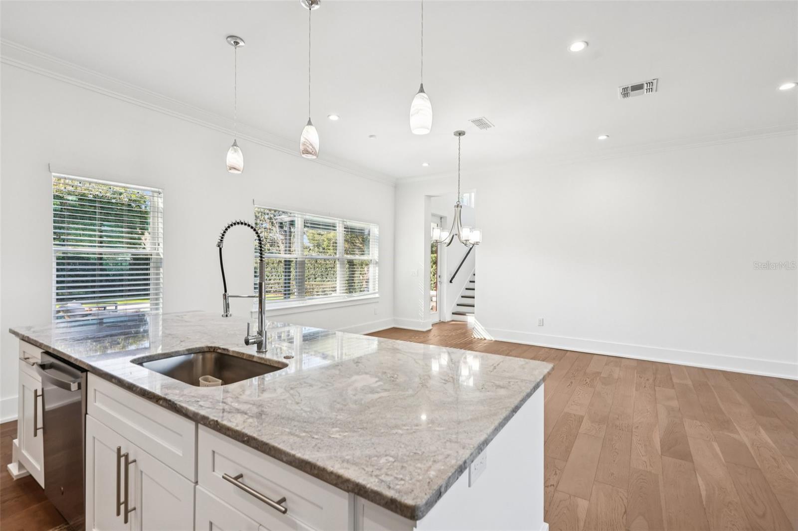 Image 13 of 45 For 2924 Huntington Street