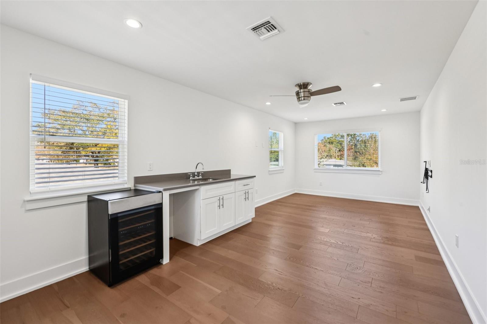 Image 16 of 45 For 2924 Huntington Street