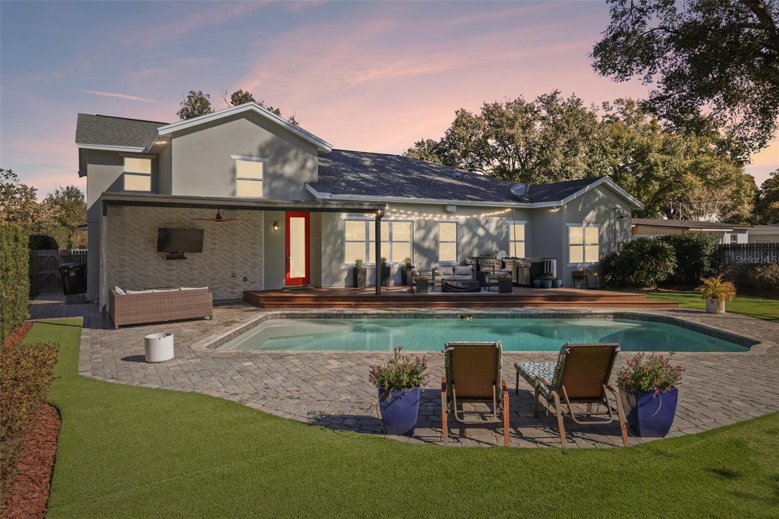 Image 2 of 45 For 2924 Huntington Street