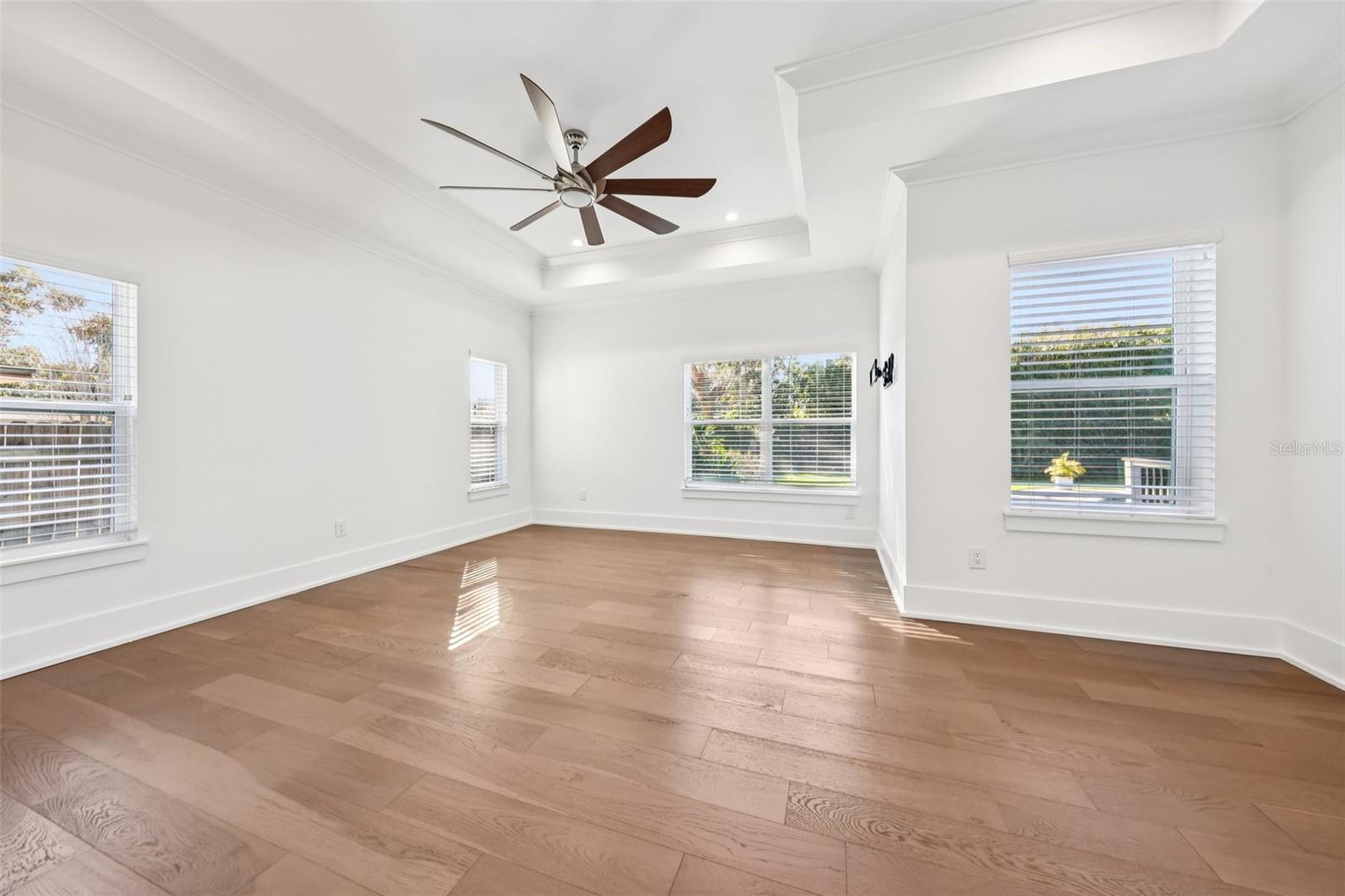 Image 21 of 45 For 2924 Huntington Street