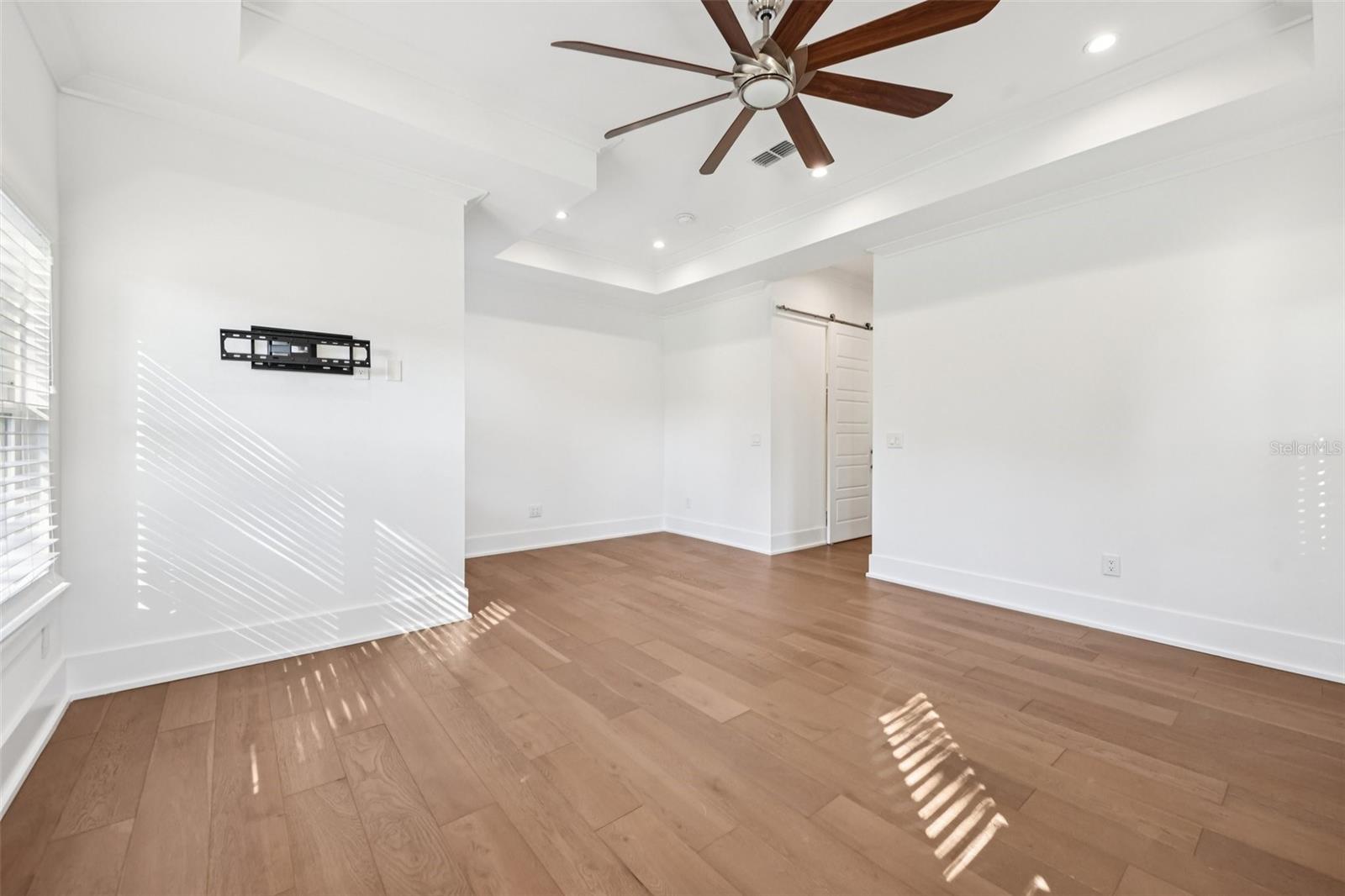 Image 23 of 45 For 2924 Huntington Street