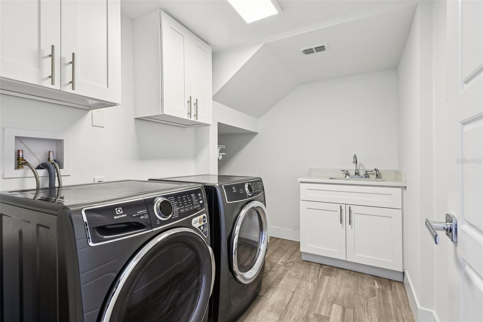 Image 28 of 45 For 2924 Huntington Street