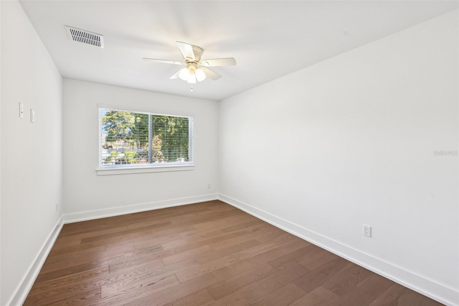 Image 29 of 45 For 2924 Huntington Street