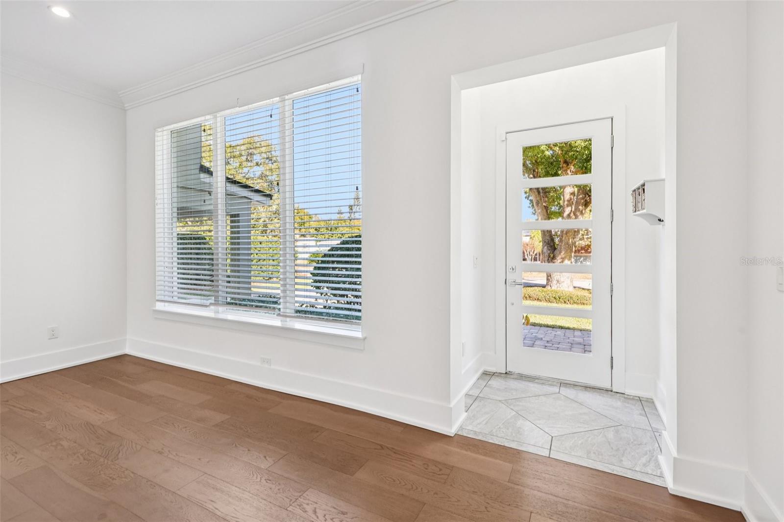 Image 4 of 45 For 2924 Huntington Street