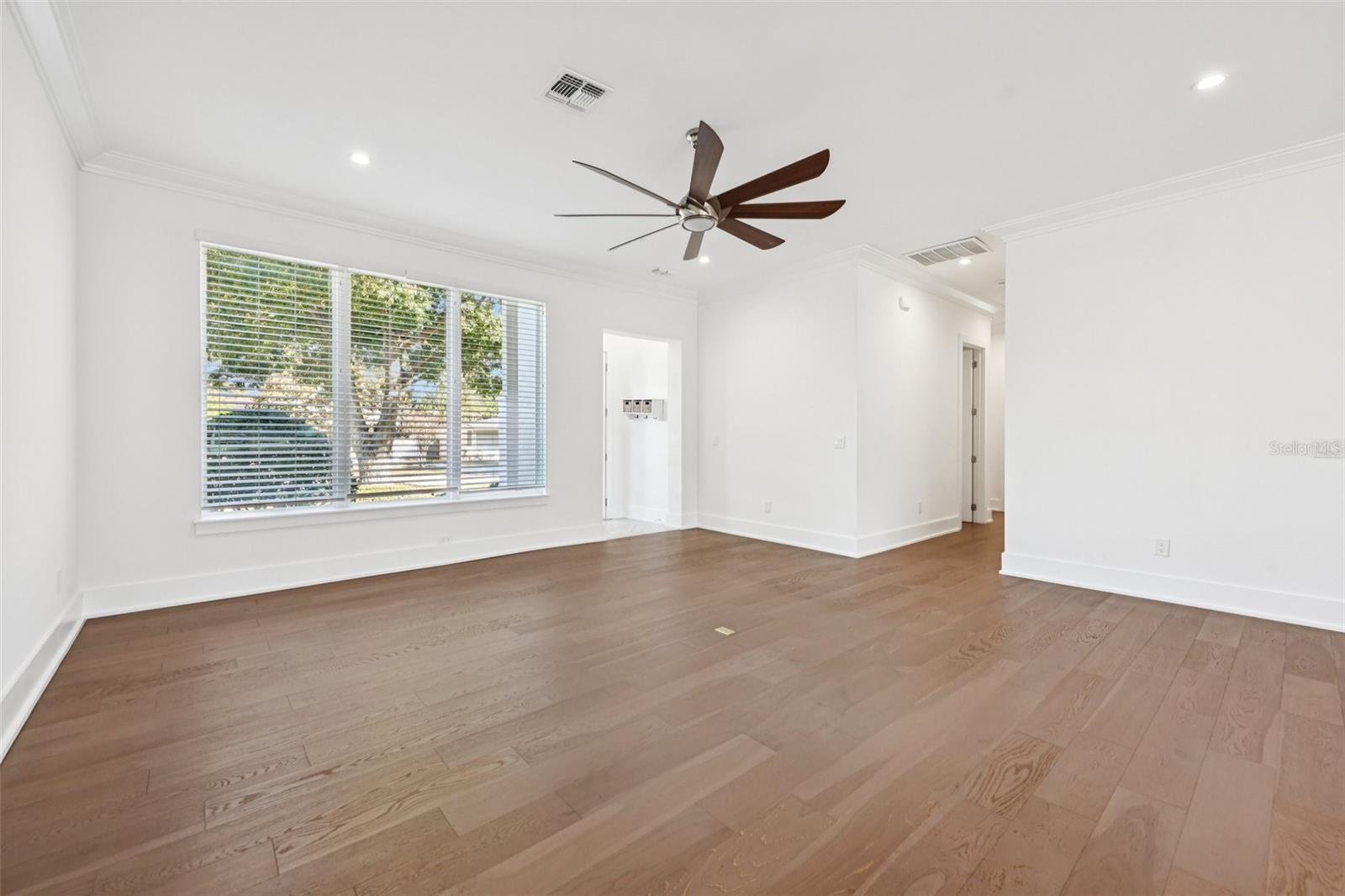 Image 8 of 45 For 2924 Huntington Street