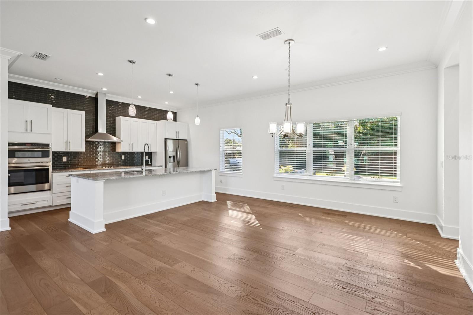 Image 9 of 45 For 2924 Huntington Street