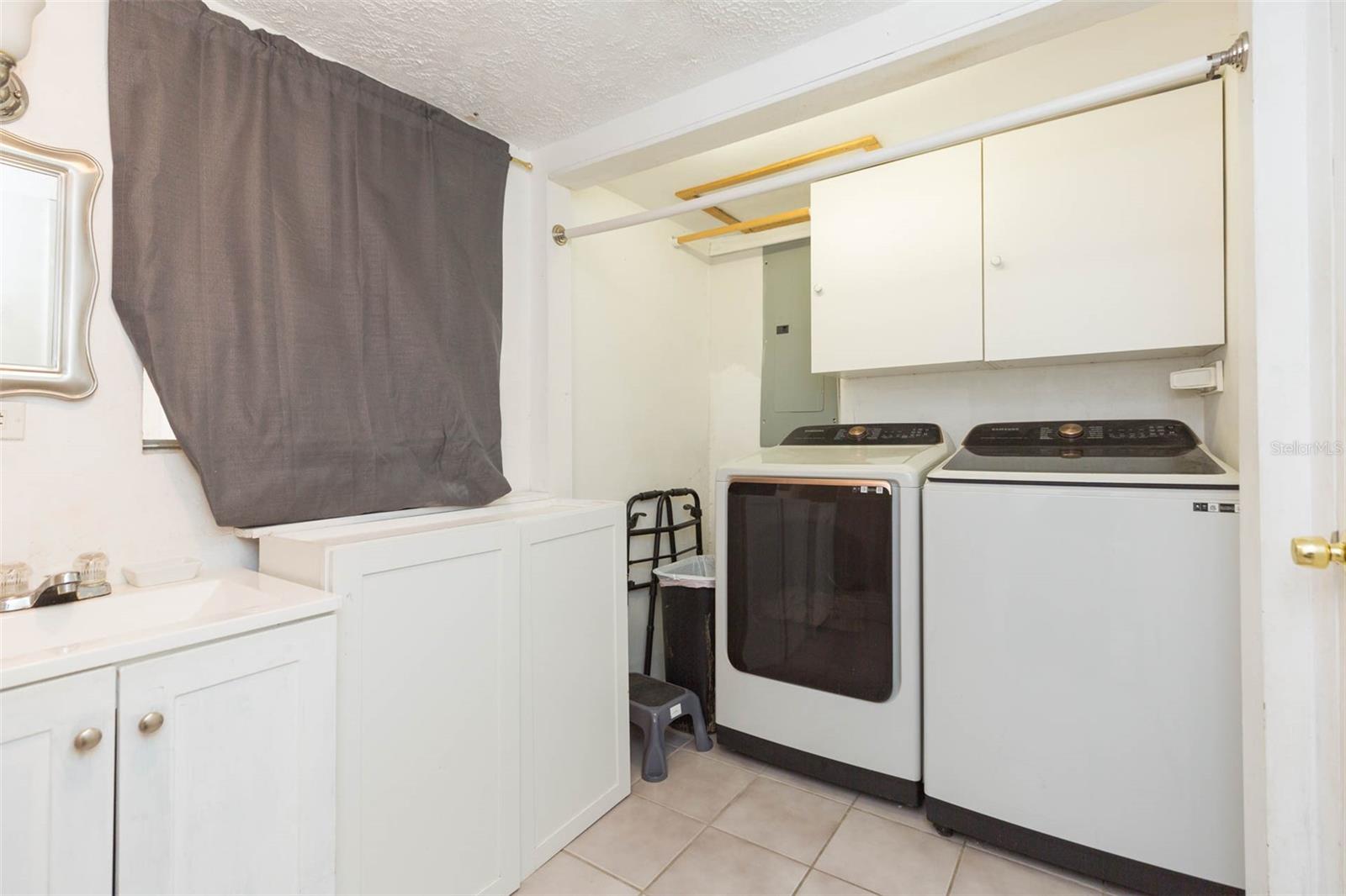 Image 17 of 48 For 4102 Fairview Heights