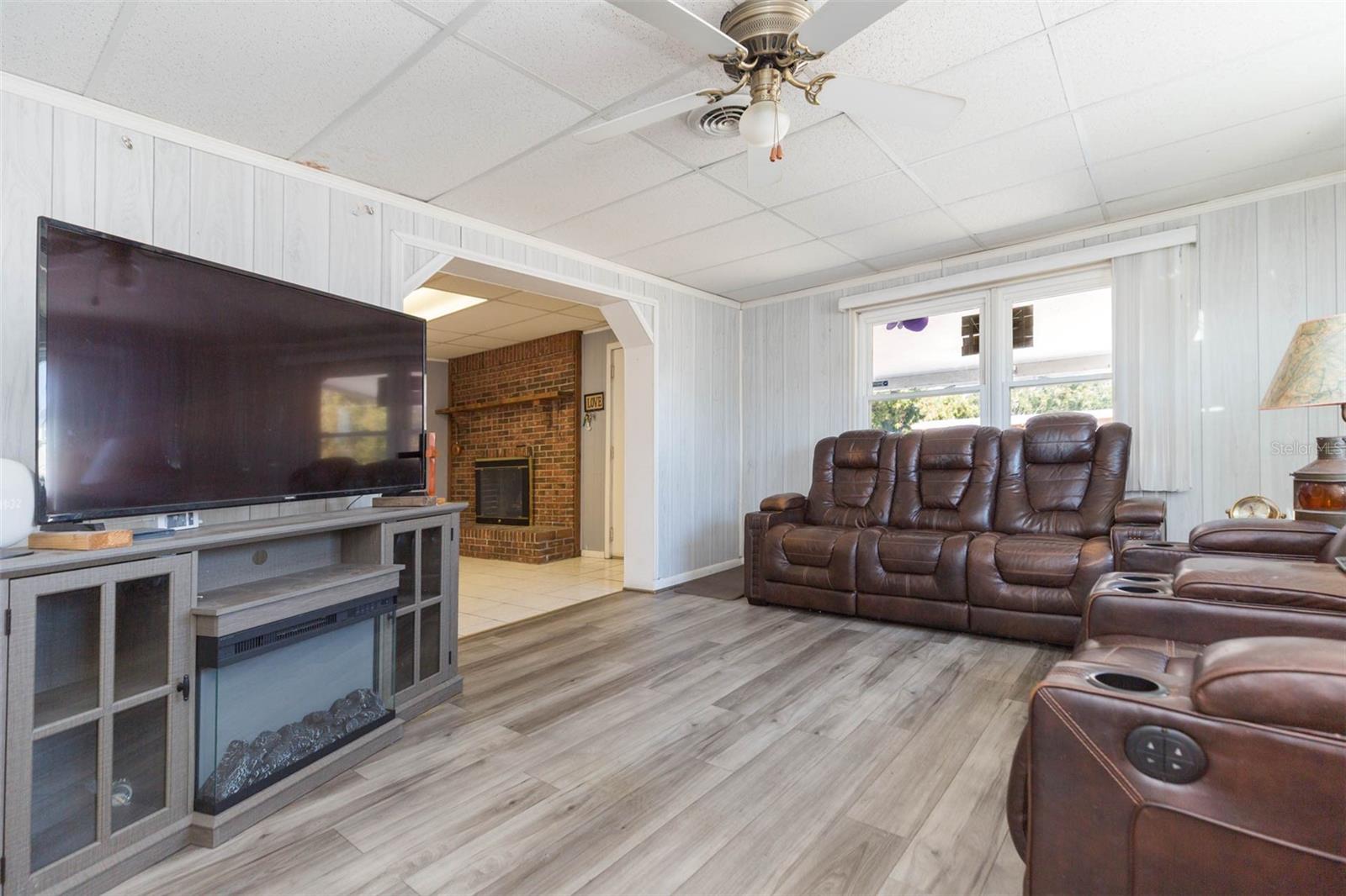 Image 4 of 48 For 4102 Fairview Heights