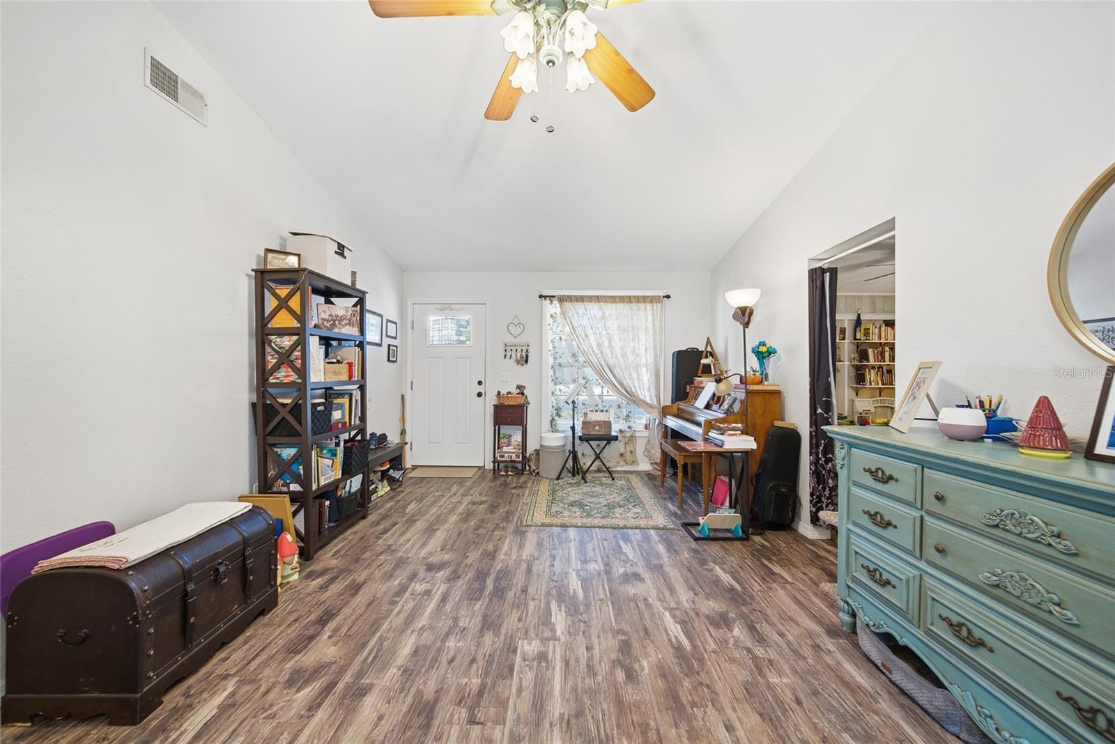 Image 5 of 19 For 2725 Glenview Drive