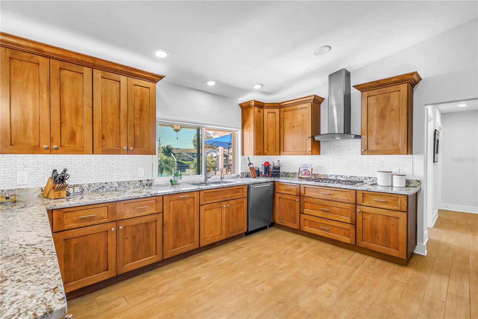 Image 14 of 56 For 5166 Horseshoe Place Ne