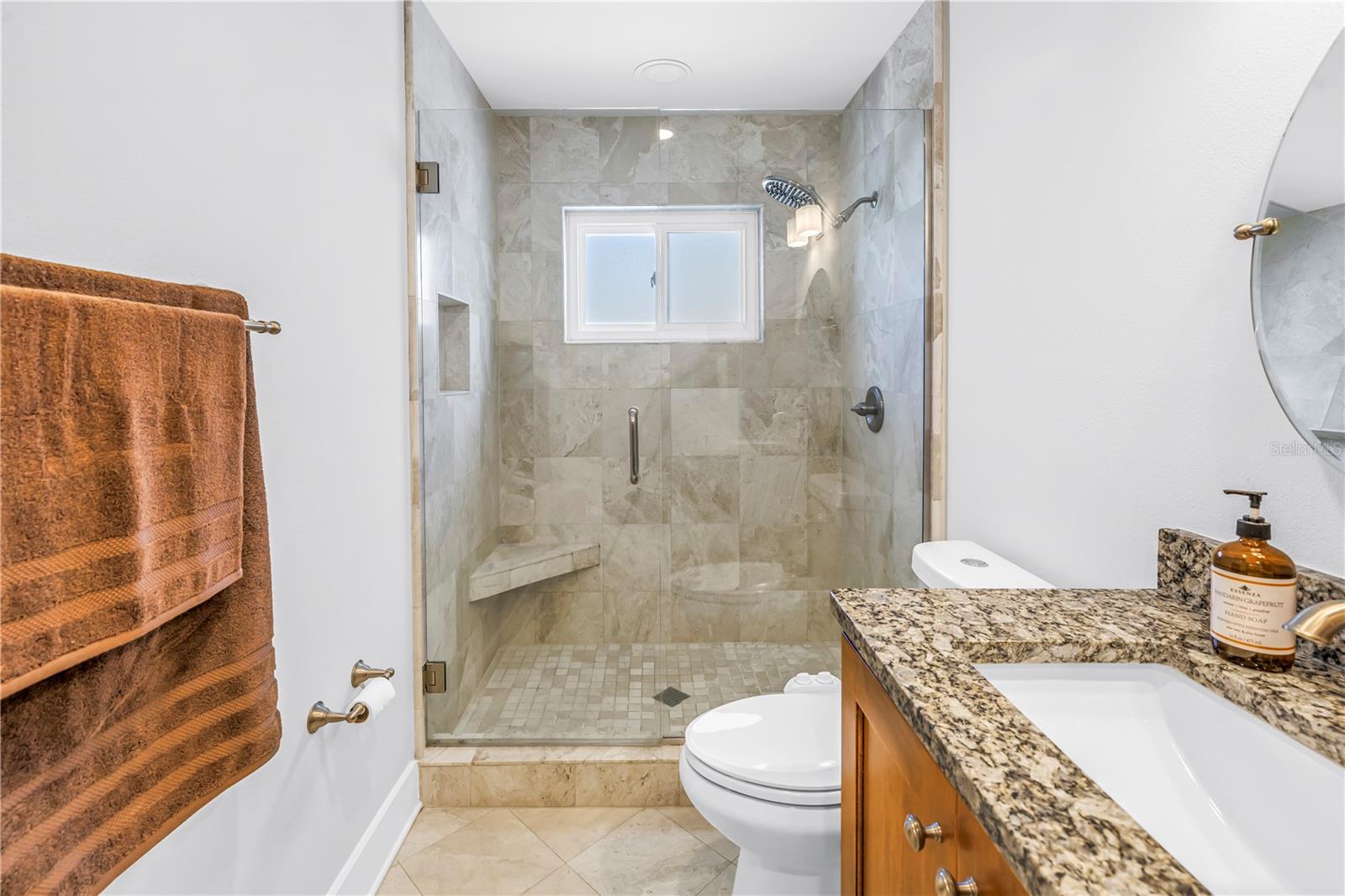 Image 21 of 56 For 5166 Horseshoe Place Ne