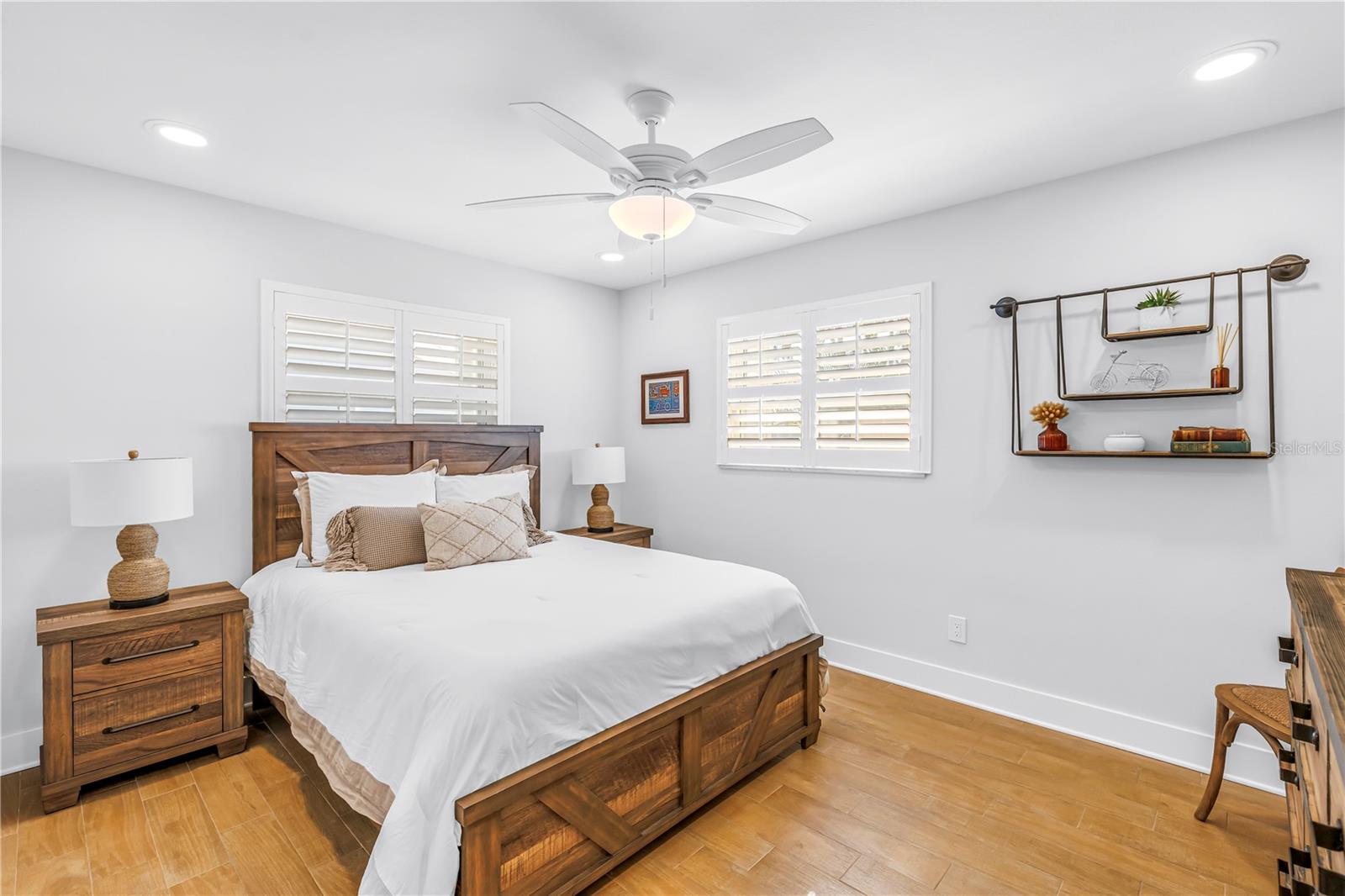 Image 25 of 56 For 5166 Horseshoe Place Ne