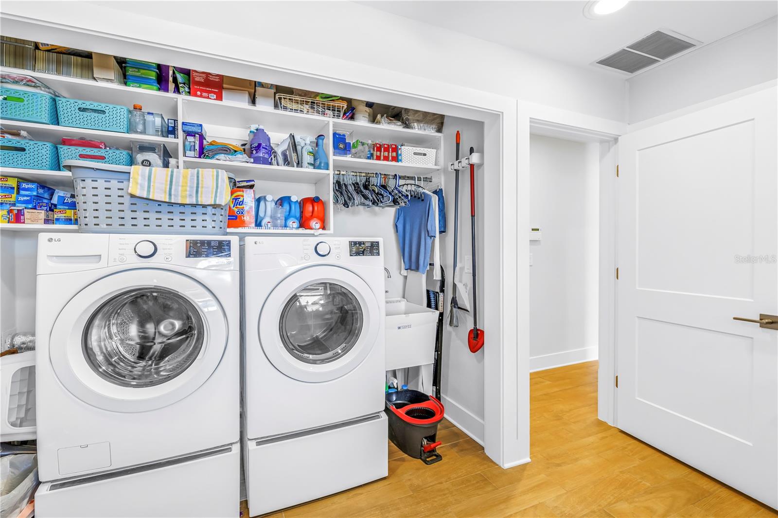 Image 31 of 56 For 5166 Horseshoe Place Ne