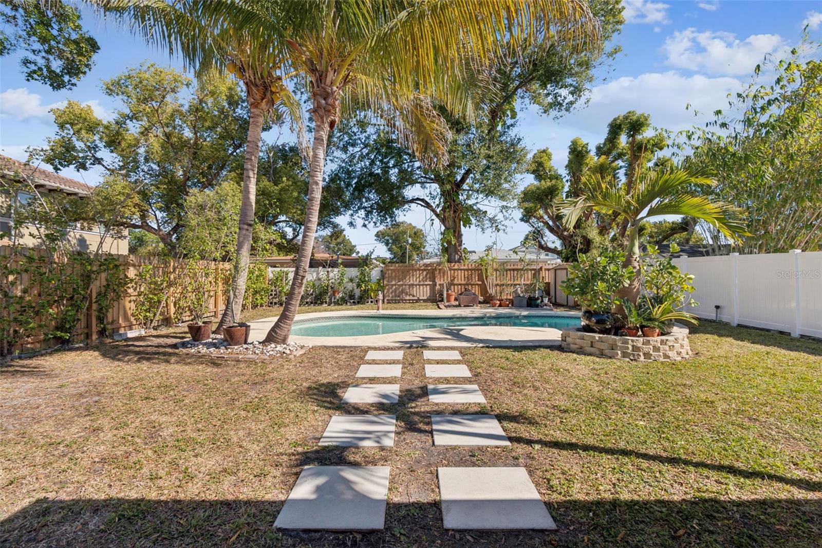 Image 14 of 41 For 805 Lincoln Avenue