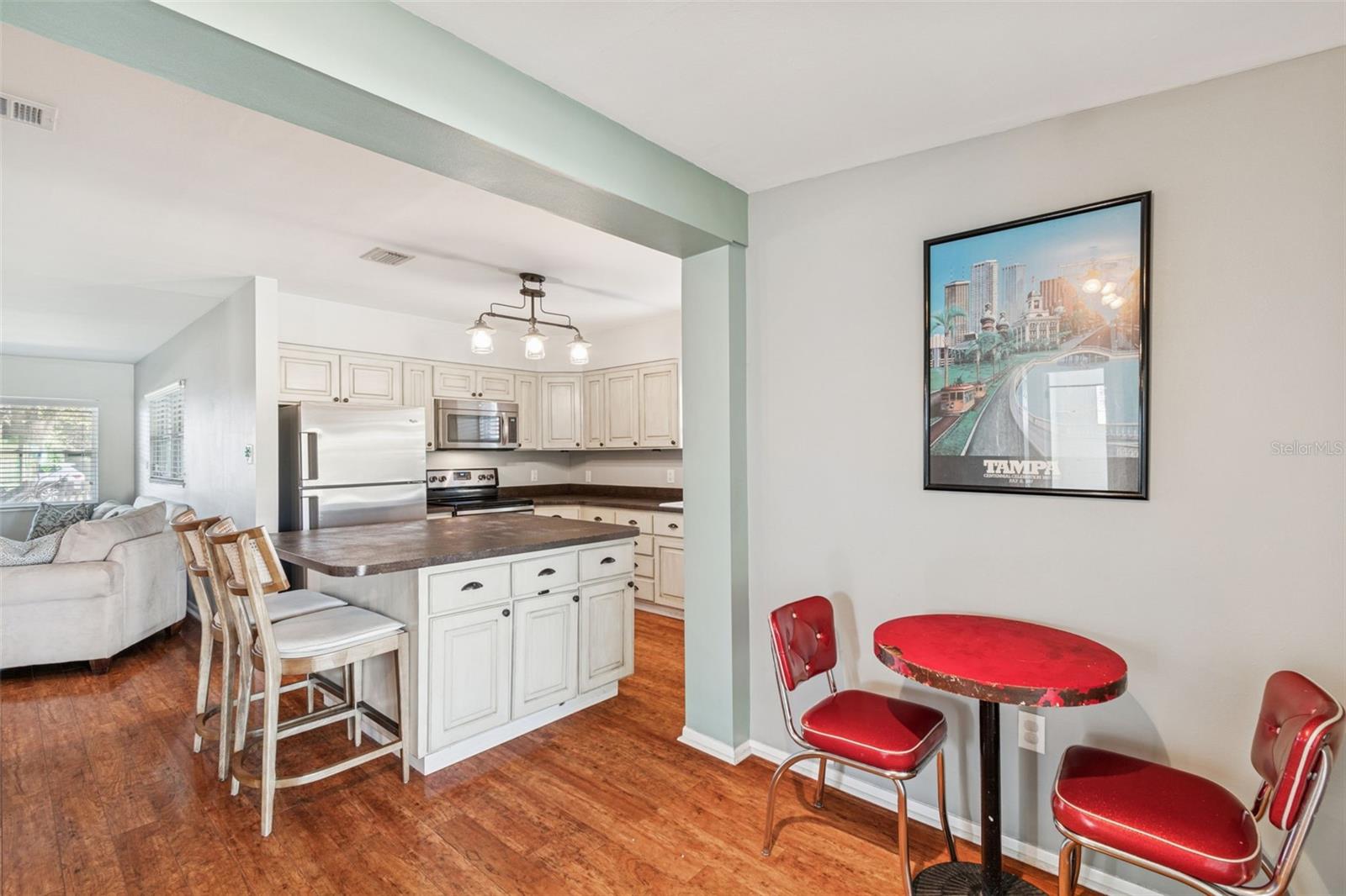 Image 17 of 41 For 805 Lincoln Avenue