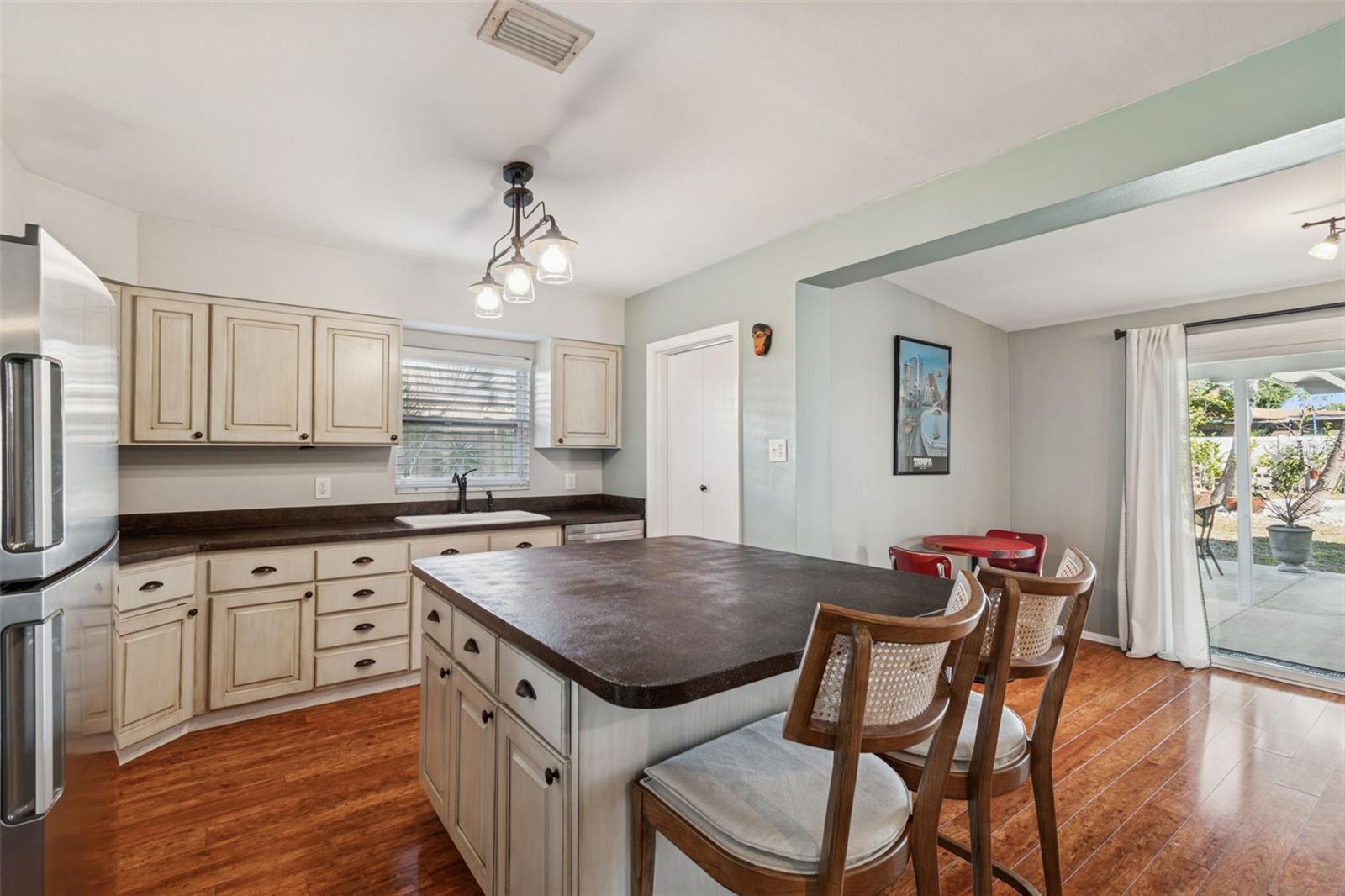 Image 20 of 41 For 805 Lincoln Avenue