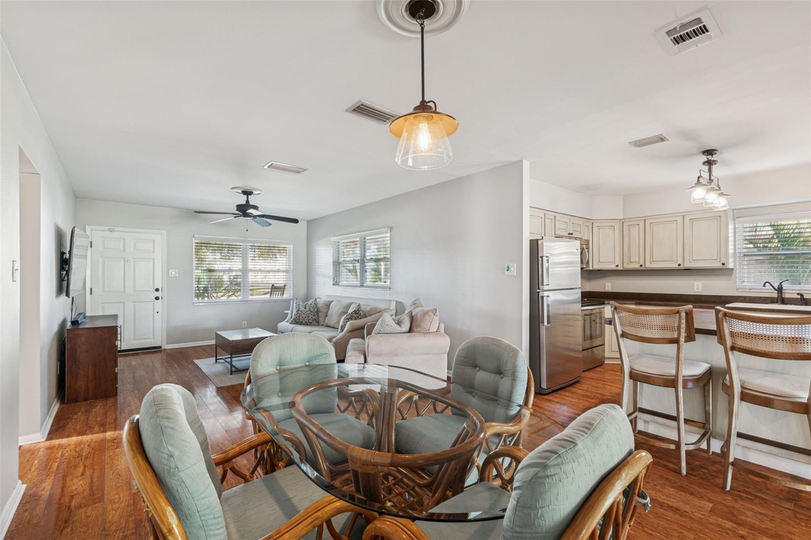 Image 21 of 41 For 805 Lincoln Avenue