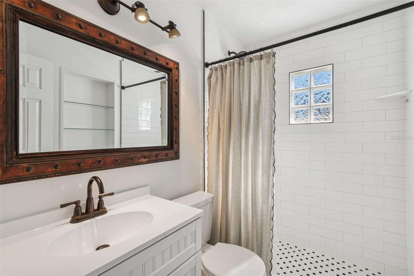 Image 25 of 41 For 805 Lincoln Avenue