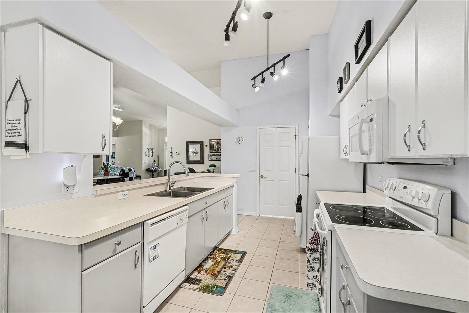 Image 19 of 30 For 11220 Hollander Avenue