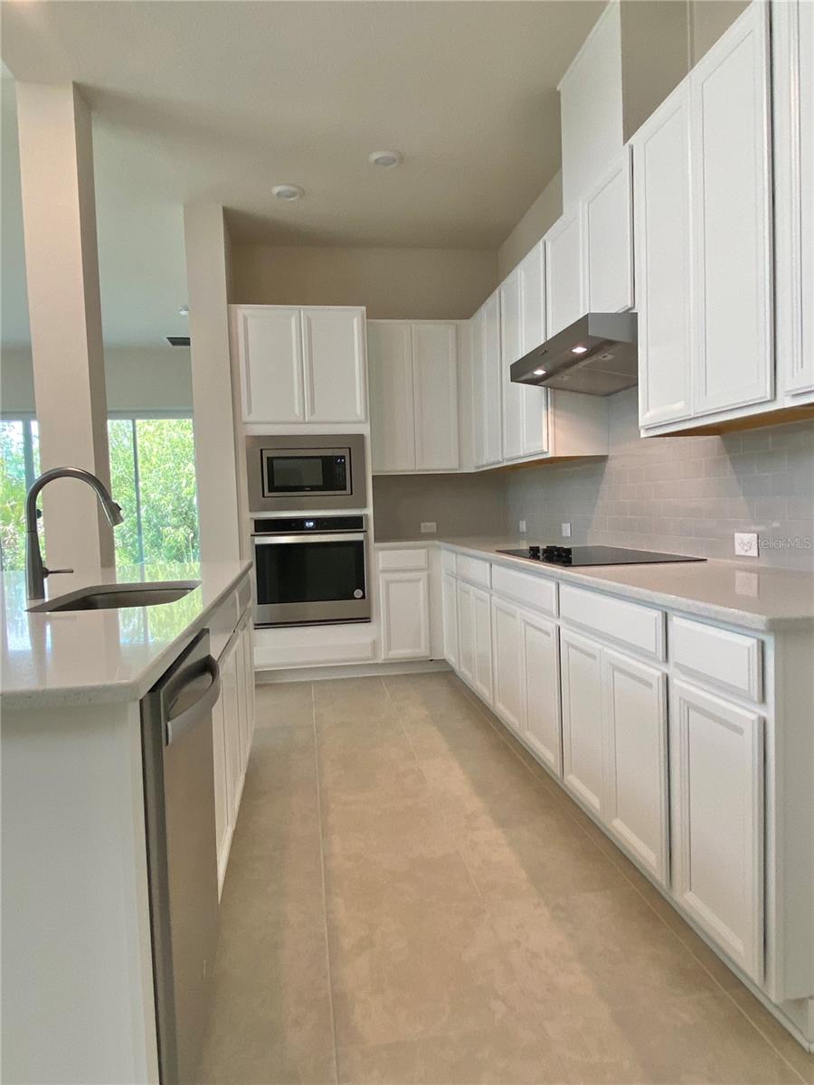 Image 7 of 27 For 28613 Cozy Creek Drive