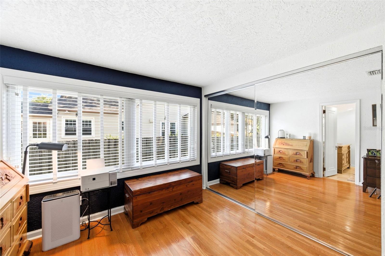 Image 27 of 49 For 519 27th Avenue N