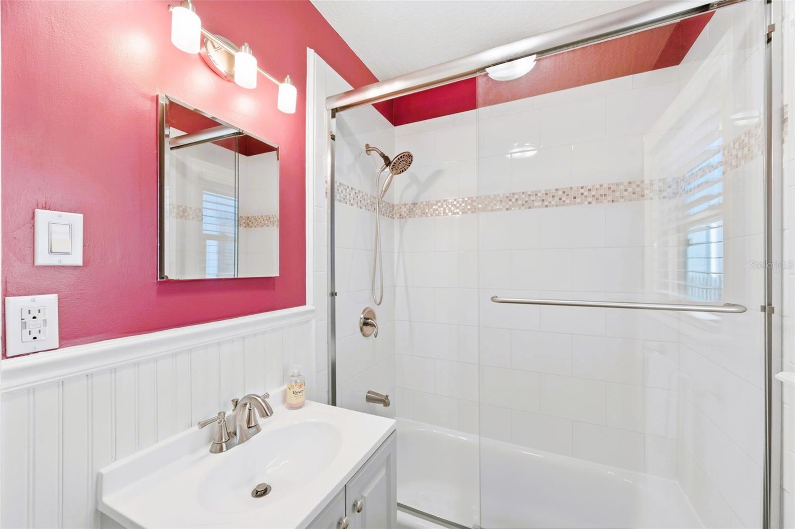 Image 33 of 49 For 519 27th Avenue N