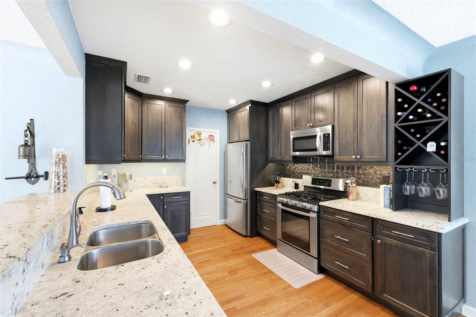 Image 8 of 49 For 519 27th Avenue N