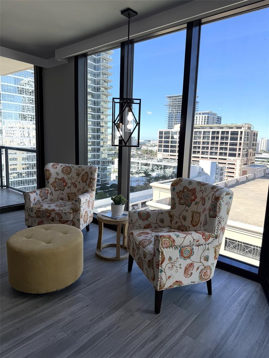 Image 11 of 47 For 1 Beach Drive Se 1310