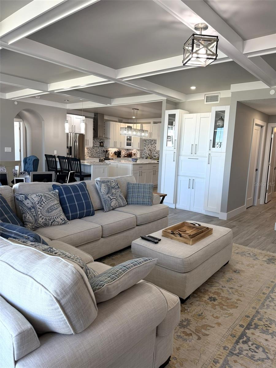 Image 15 of 47 For 1 Beach Drive Se 1310