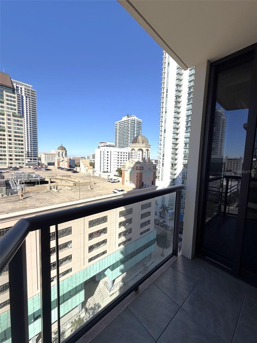 Image 17 of 47 For 1 Beach Drive Se 1310