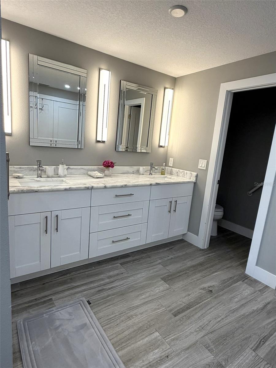 Image 22 of 47 For 1 Beach Drive Se 1310