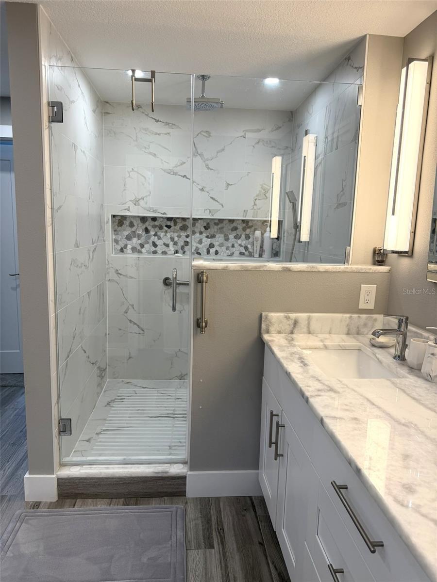 Image 23 of 47 For 1 Beach Drive Se 1310