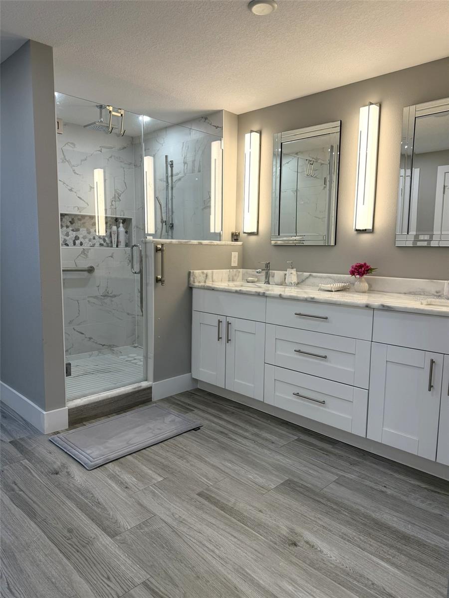 Image 24 of 47 For 1 Beach Drive Se 1310