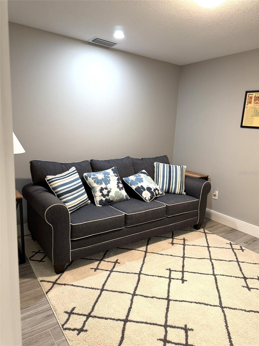 Image 25 of 47 For 1 Beach Drive Se 1310