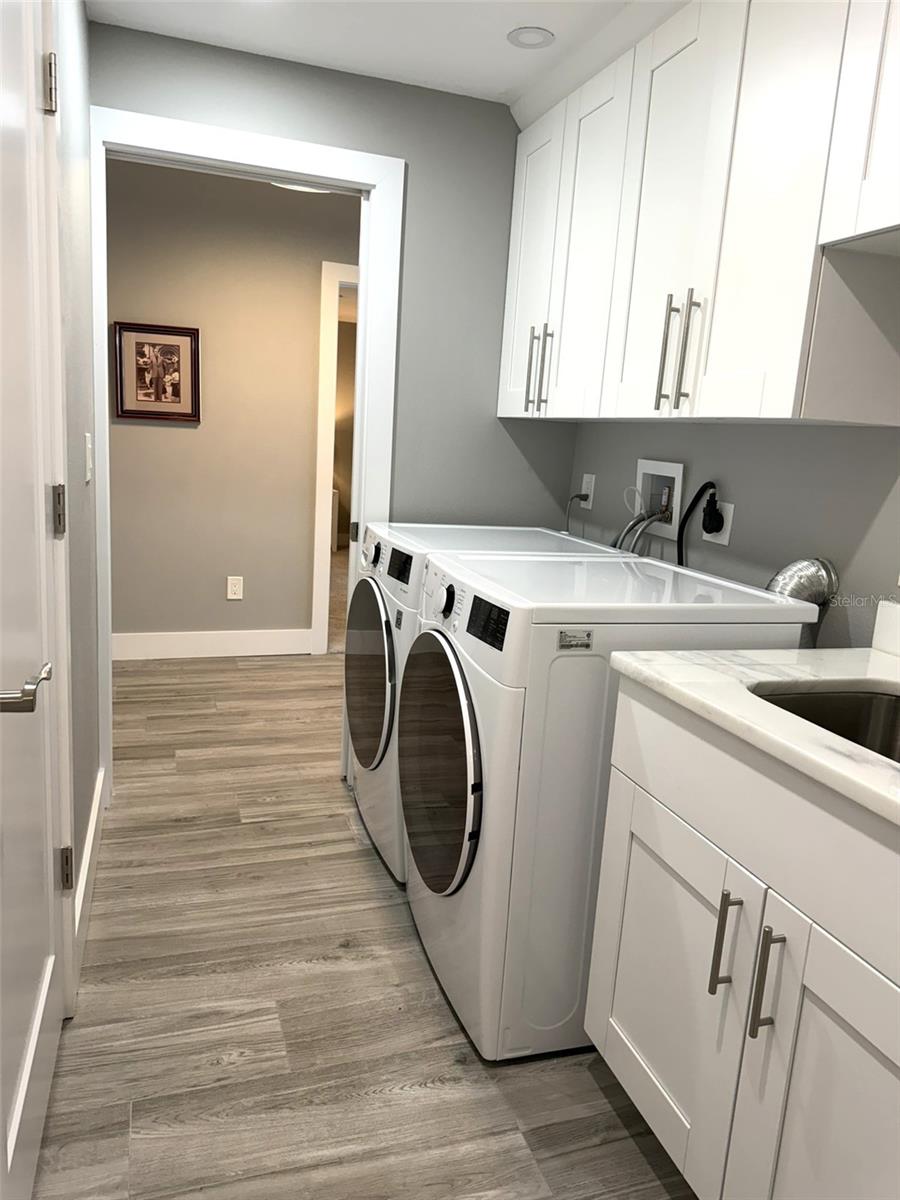 Image 27 of 47 For 1 Beach Drive Se 1310