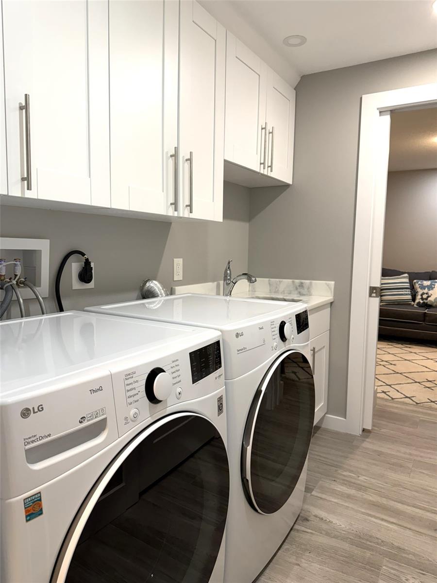 Image 28 of 47 For 1 Beach Drive Se 1310