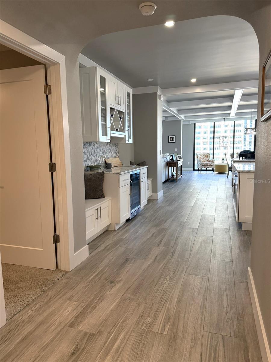 Image 3 of 47 For 1 Beach Drive Se 1310