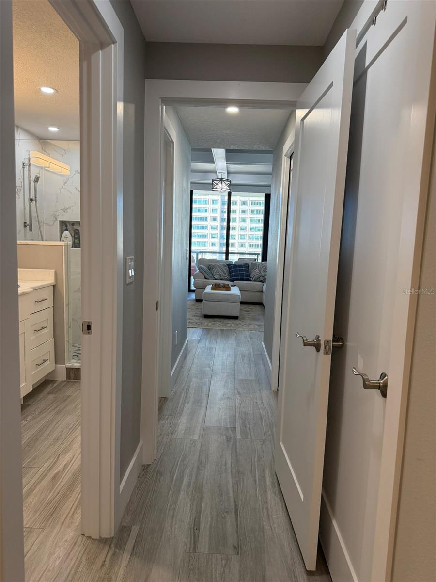 Image 32 of 47 For 1 Beach Drive Se 1310