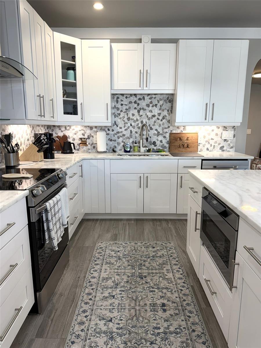 Image 8 of 47 For 1 Beach Drive Se 1310