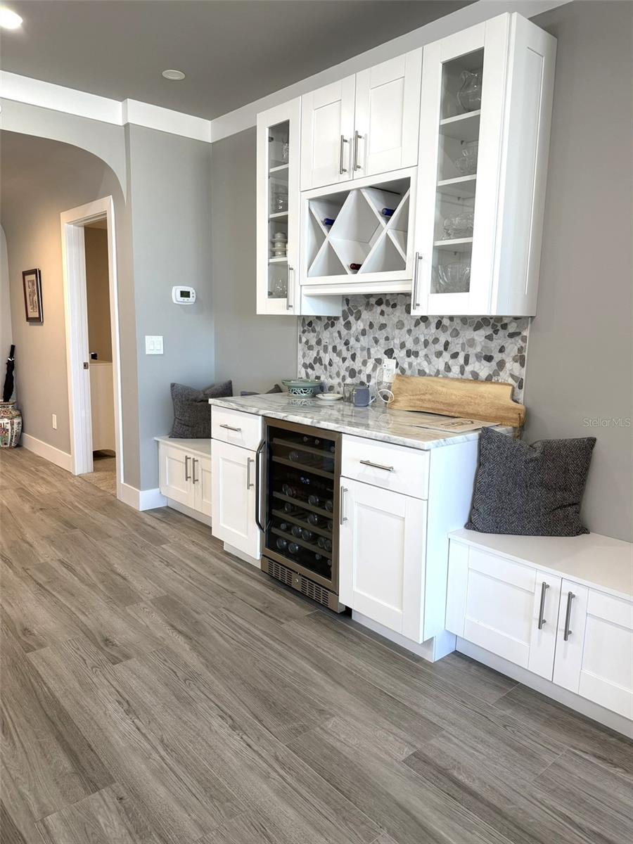 Image 9 of 47 For 1 Beach Drive Se 1310