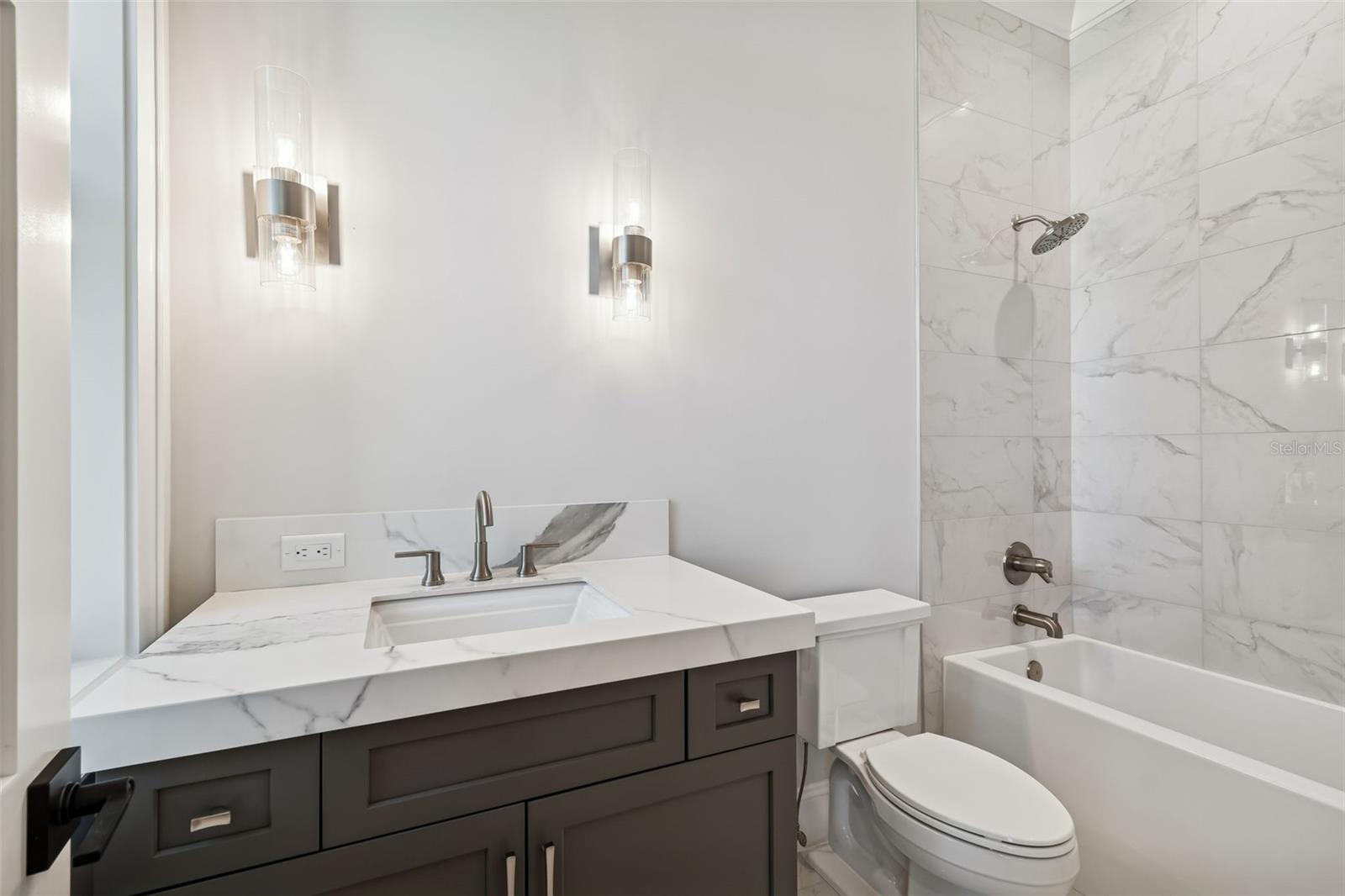 Image 47 of 67 For 5032 Longfellow Avenue