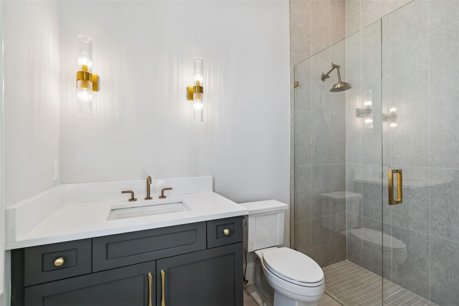 Image 53 of 67 For 5032 Longfellow Avenue