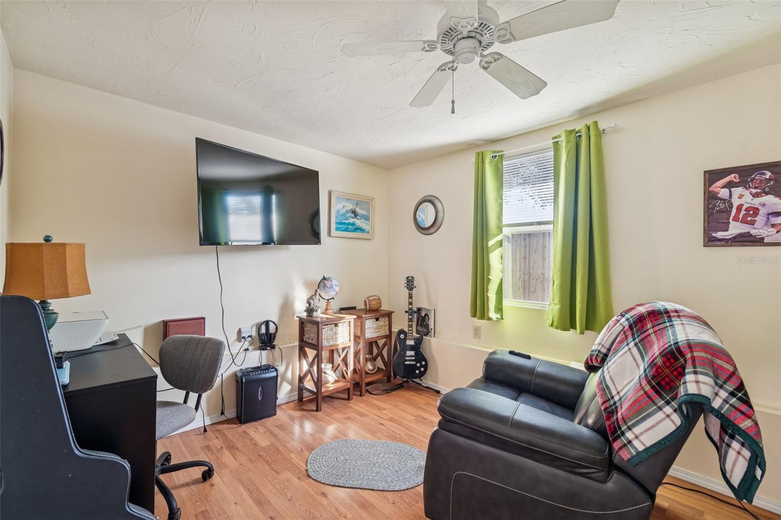 Image 25 of 40 For 4940 Picture Avenue