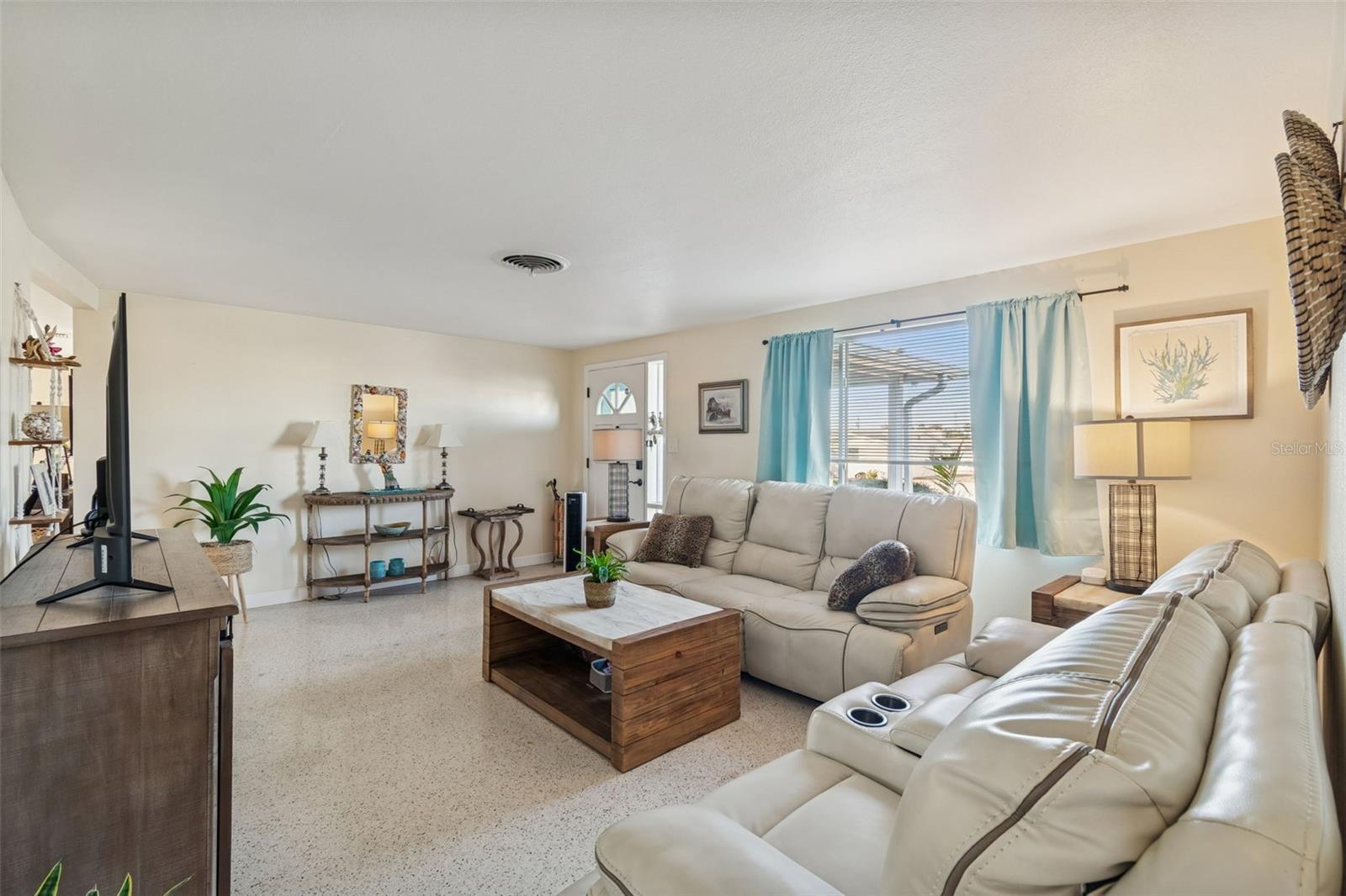 Image 5 of 40 For 4940 Picture Avenue