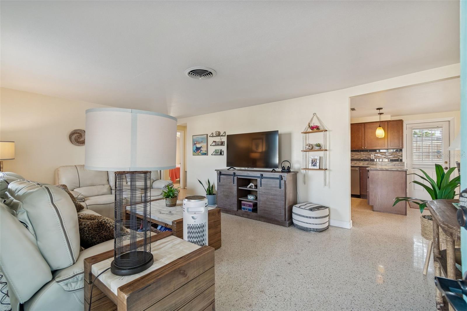 Image 6 of 40 For 4940 Picture Avenue