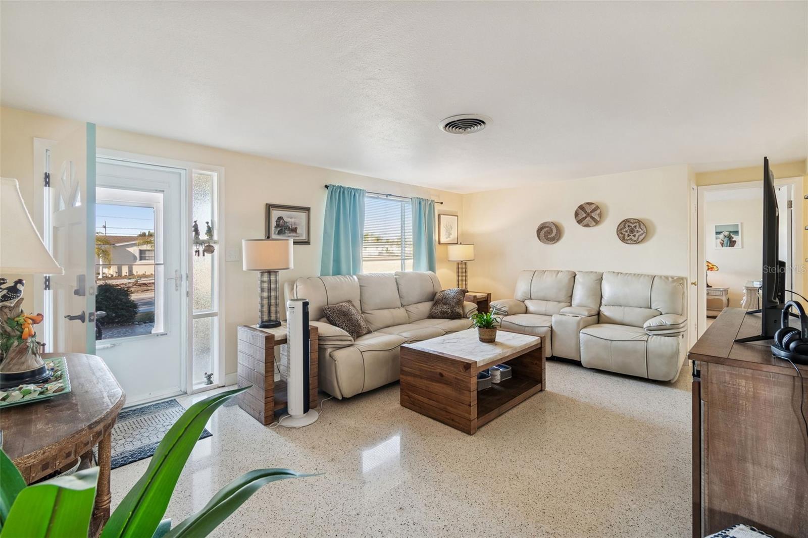 Image 7 of 40 For 4940 Picture Avenue